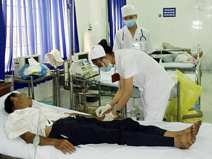 Cấp cứu cho bệnh nhân tại Bệnh viện Lê Lợi.