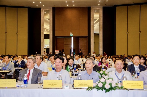 Đại diện lãnh đạo các cơ quan trực thuộc Bộ Y tế, Bảo hiểm Xã hội Việt Nam tham dự hội nghị.