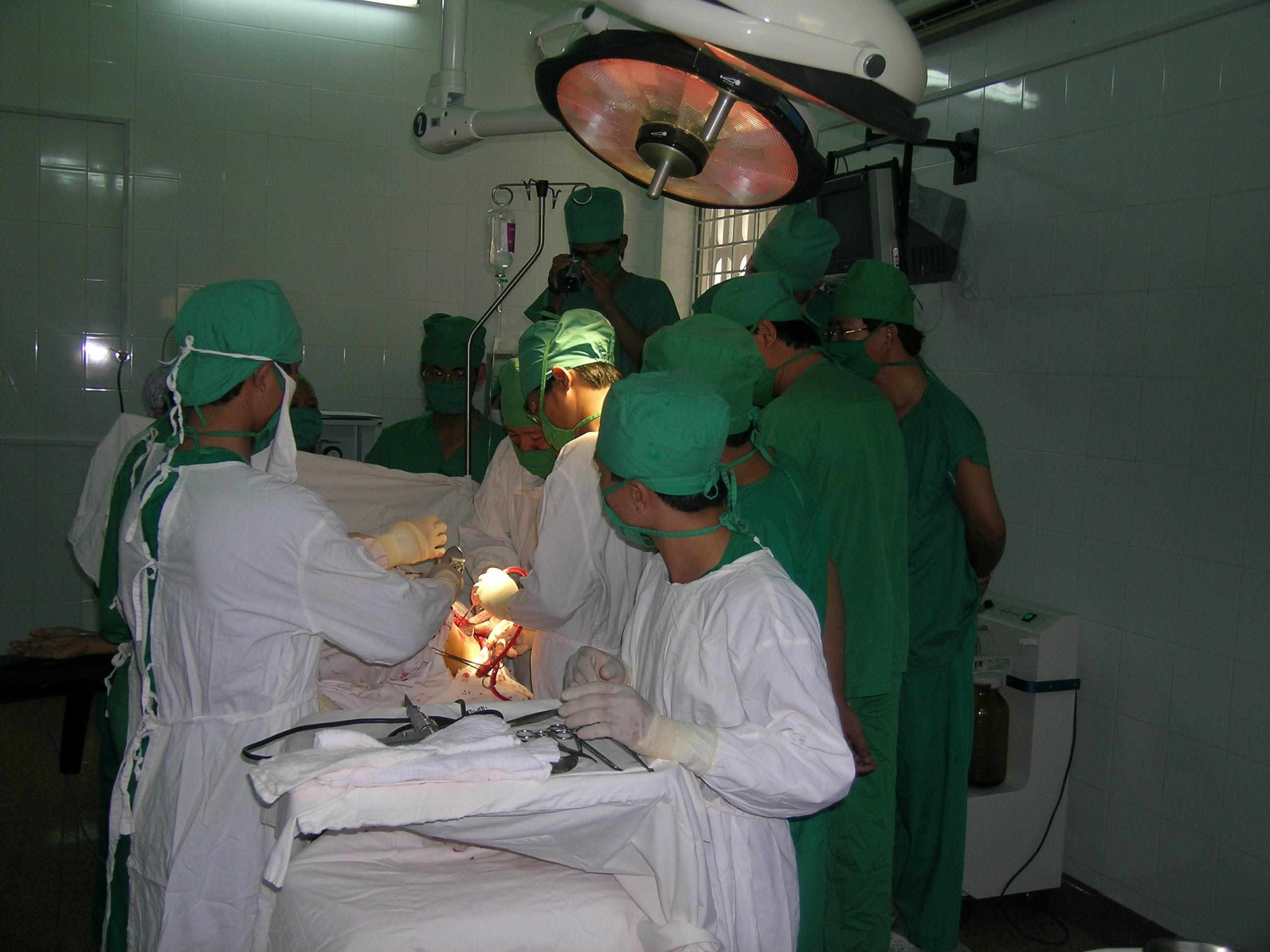 hoatdong_47.jpg - Phẫu thuật thay khớp háng tại bệnh viện Lê Lợi