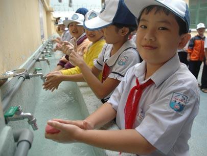 hoatdong_53.jpg - Hướng dẫn học sinh rửa tay đúng cách phòng chống bệnh TCM