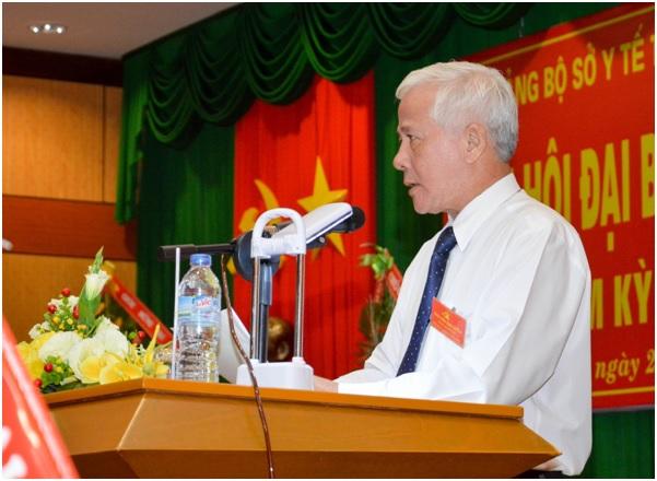 pic 11.jpg - Đồng chí Võ Văn Hùng thay mặt đoàn chủ tịch đọc báo cáo kiểm điểm của BCH nhiệm kỳ 2010 &#x2013; 2015
