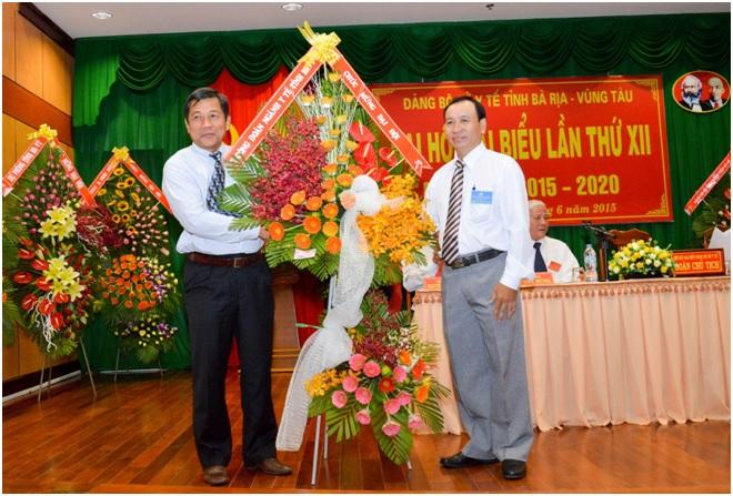 pic 5.jpg - Công đoàn ngành Y tế tặng hoa chúc mừng đại hội